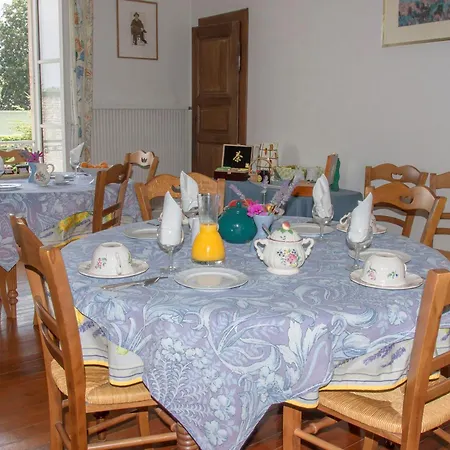 Bed and breakfast Chambre Spacieuse Avec Wifi Et Parking A - Fr-1-589-715 *