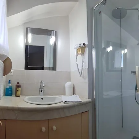 Chambre Spacieuse Avec Wifi Et Parking A - Fr-1-589-715 Bed & Breakfast